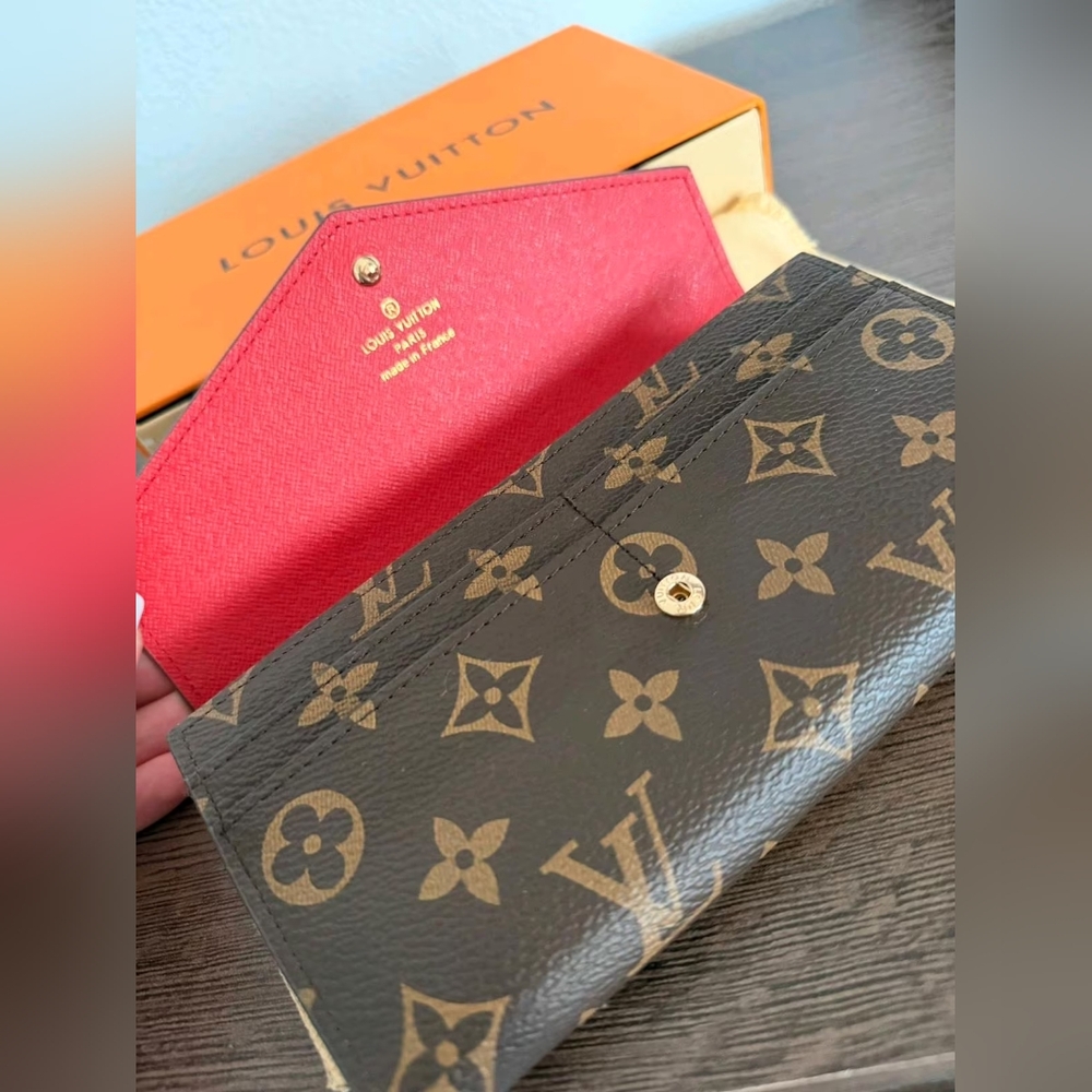 Louis Vuitton Sarah Wallet